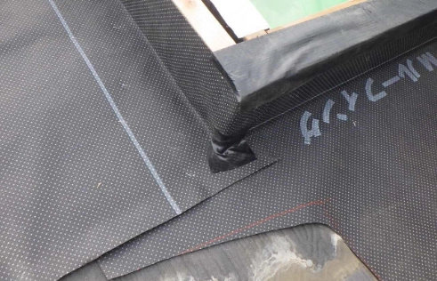 天窓廻りの雨漏り修理