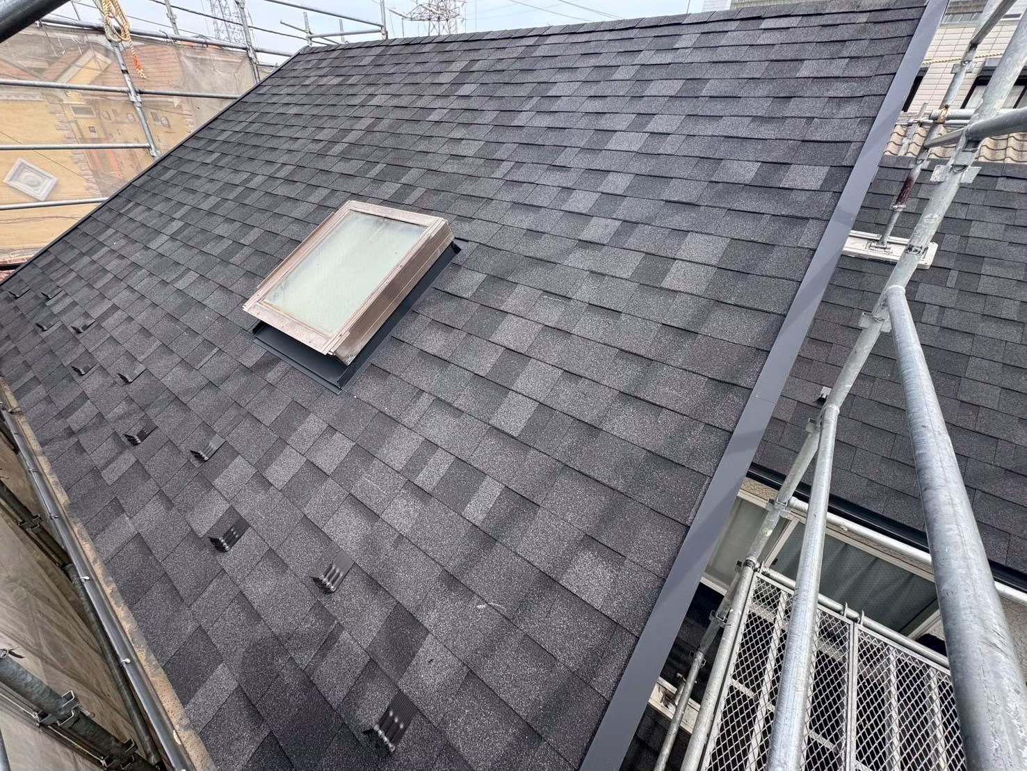 横浜市鶴見区にて雨漏り修理・カバー工法〈築25年戸建ての屋根工事〉の施工後写真