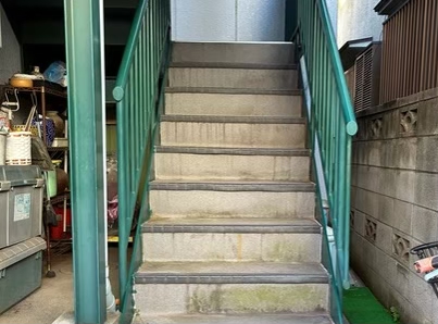 横浜市鶴見区にて雨漏り修理〈外廊下のシート防水工事〉の施工前写真