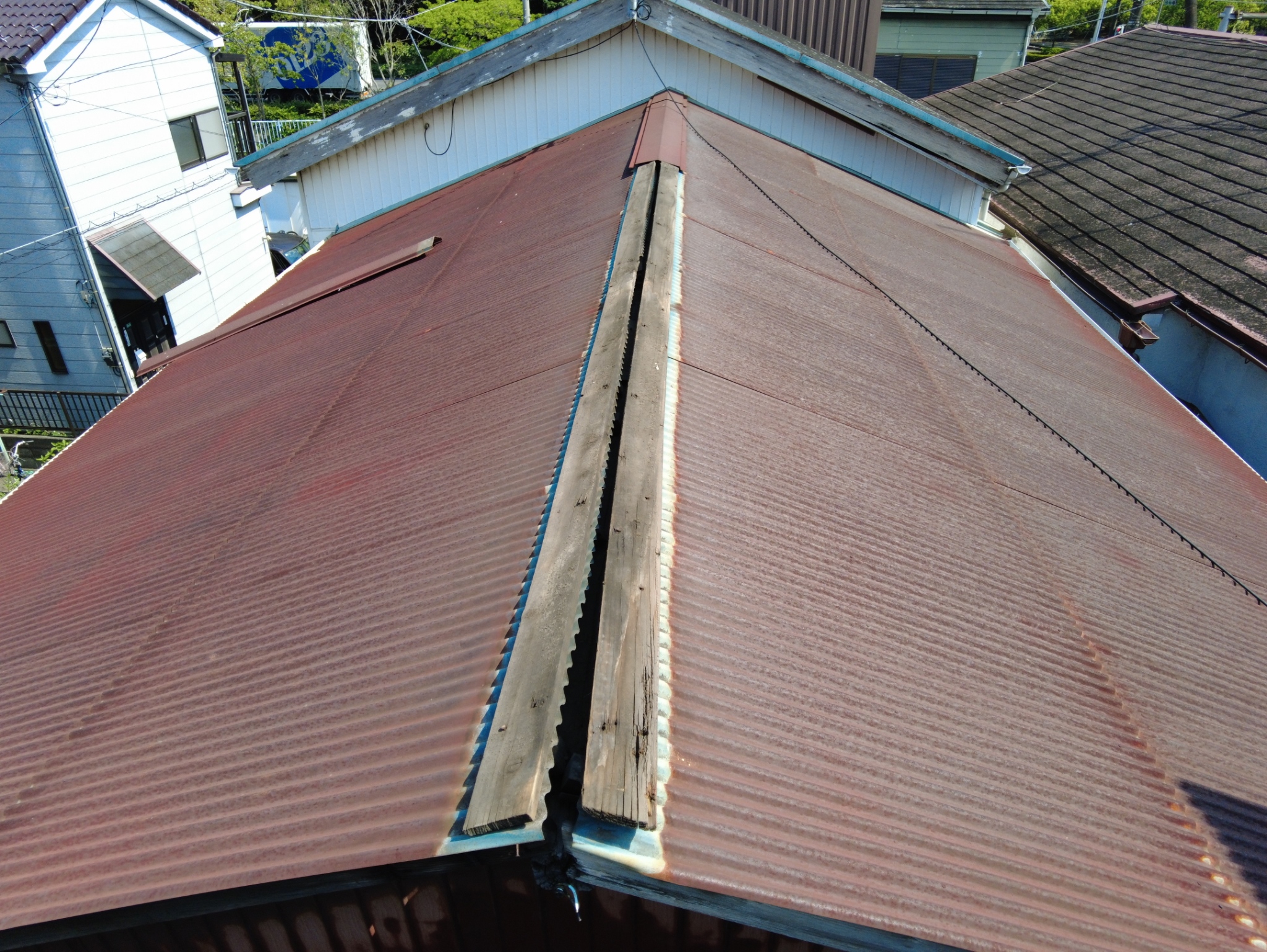 横浜市都筑区にて屋根修理〈強風による棟板金の飛散〉の施工前写真